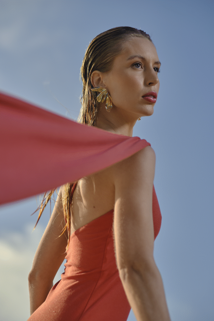 Nesta coleção de Verão 26/27, a AN Têxtil traduz propósito e presença em malhas leves, versáteis e sensoriais. Uma seleção que convida à criação com intenção, do conceitual ao comercial, e inspira narrativas de moda mais conectadas, autênticas e transformadoras